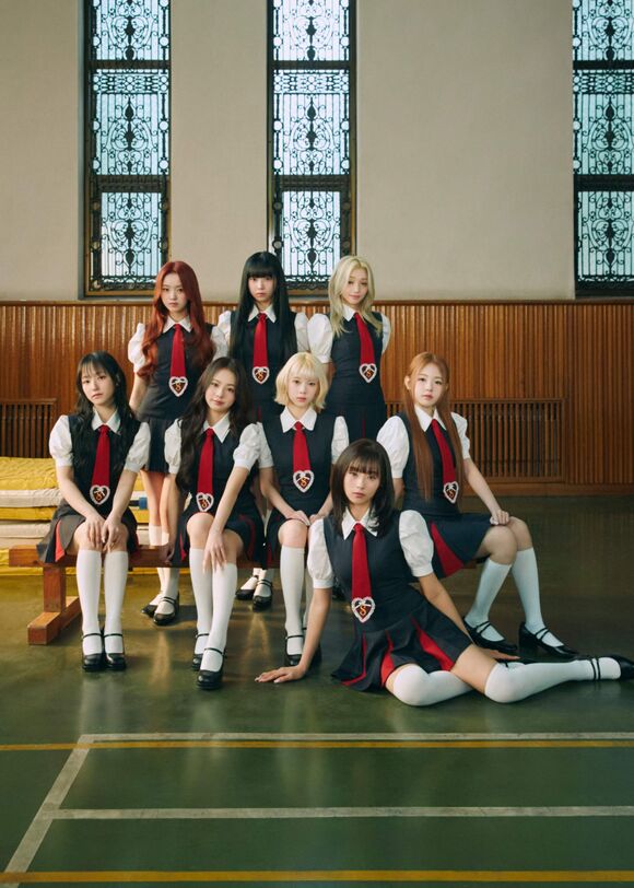 걸그룹 유니스가 15일 미니 2집 SWICY를 발매했다. SWICY는 스위트(Sweet)와 스파이시(Spicy)를 결합한 신조어로 매운맛에 달콤함을 더한 맵달(맵고 달콤한) 매력이 가득하다. /F&F엔터