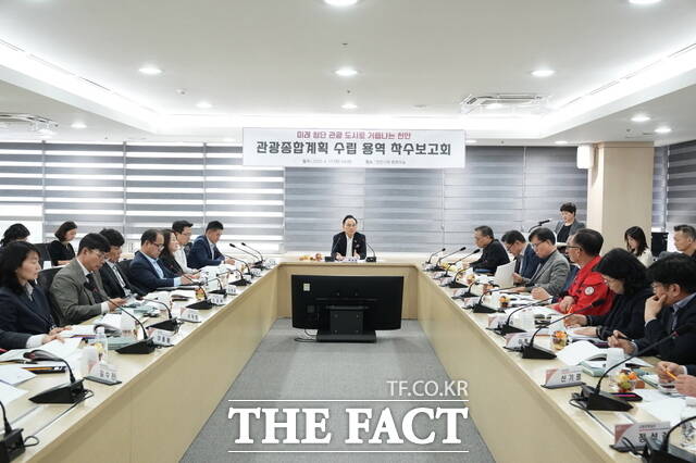 천안시는 17일 시청 중회의실에서 2026~2030 천안시 관광종합계획 수립 용역 착수보고회를 개최했다./천안시
