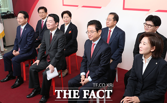 제21대 대선 출마를 선언한 유정복 인천시장과 김문수 전 고용노동부 장관, 양향자 전 의원, 홍준표 전 대구시장, 한동훈 전 국민의힘 대표, 나경원 의원, 이철우 경북도지사, 안철수 의원(왼쪽부터 시계방향)이 17일 오전 서울 여의도 국민의힘 중앙당사에서 열린 제21대 대통령선거 1차 경선 토론회 미디어데이 행사에 참석하고 있다. /배정한 기자