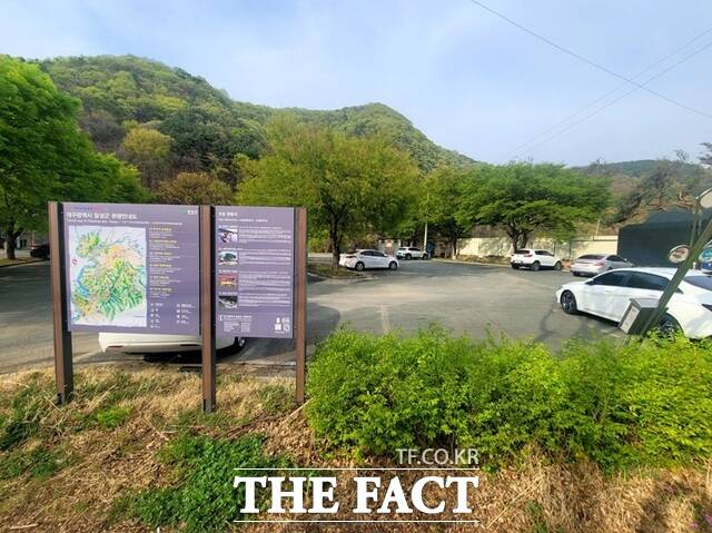 달성군 냉천유원지 전원음식점지구 동쪽 주차장. /박병선 기자