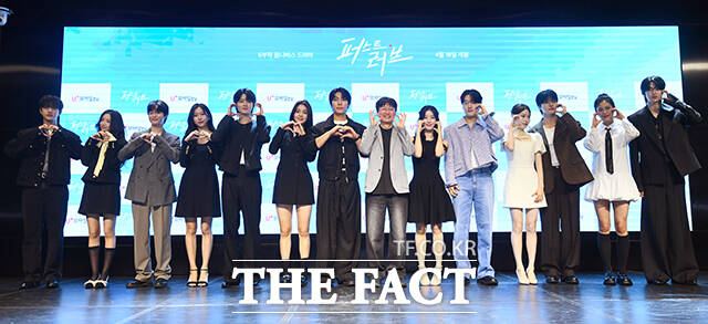 18세 소년소녀들의 각기 다른 첫사랑 이야기 퍼스트 러브