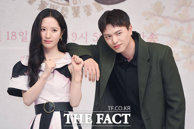 배우 김지연(왼쪽)과 육성재가 귀궁에서 혐관(혐오 관계) 케미를 선보일 예정이다. /장윤석 기자