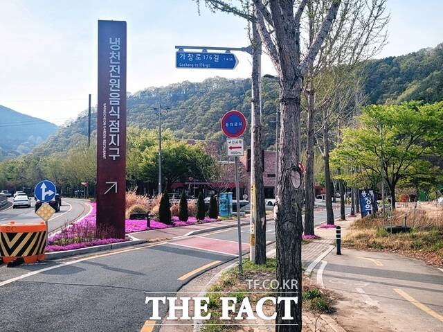 대구 달성군 냉천유원지 전원음식점지구 입구/ 박병선 기자