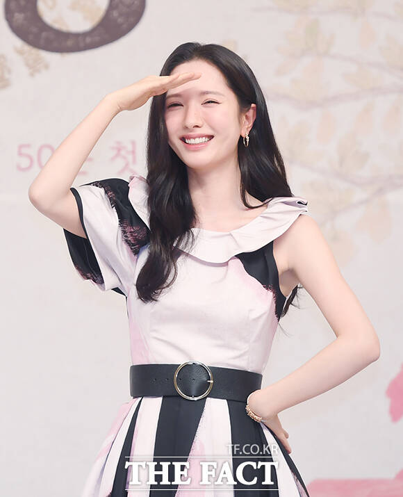 배우 김지연이 17일 오후 서울 양천구 목동 SBS에서 열린 새 금토드라마 귀궁 제작발표회에 참석해 포즈를 취하고 있다. /장윤석 기자