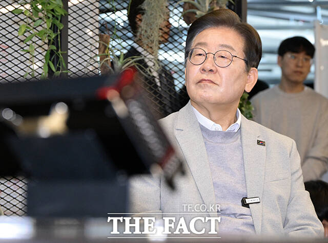 이재명 더불어민주당 대선 경선 후보가 미래형 자동차 부품 클러스터 조성과 대구·경북 통합 신공항의 조속한 건설 등 TK 지역 공약을 내놨다. /국회사진취재단
