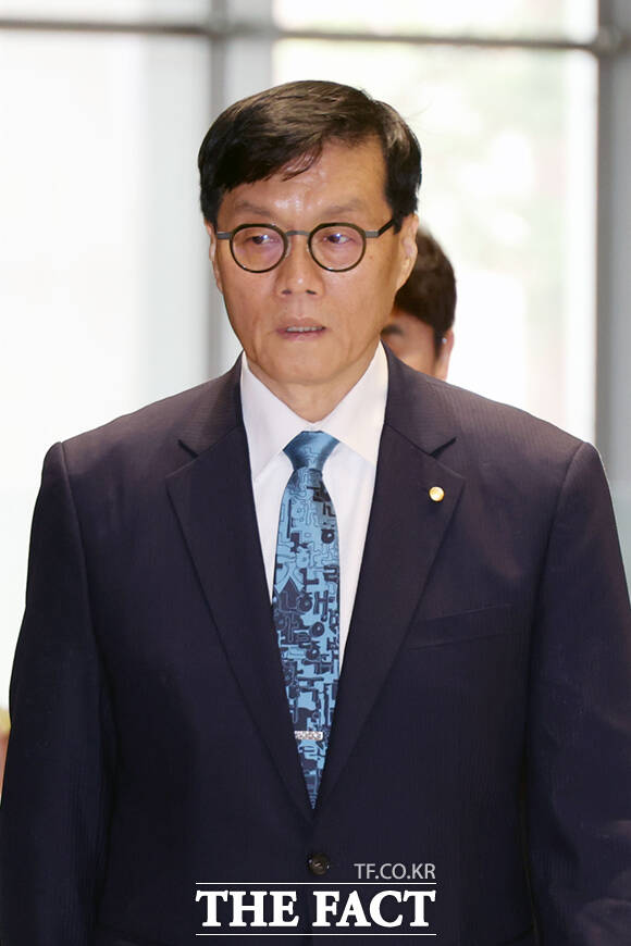 이창용 한국은행 총재가 지난 17일 서울 중구 한국은행 본관에서 금융통화위원회 본회의를 마친 후 통화정책방향 기자 간담회에 참석하고 있다. /사진공동취재단