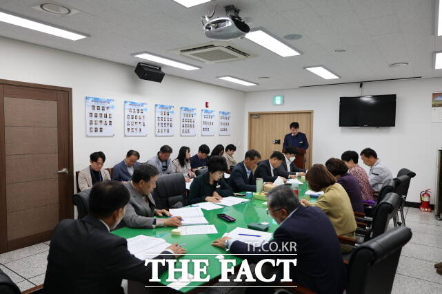 부여군의회가 18일 2025년 제3차 의정협의회를 열고 있다. /부여군의회