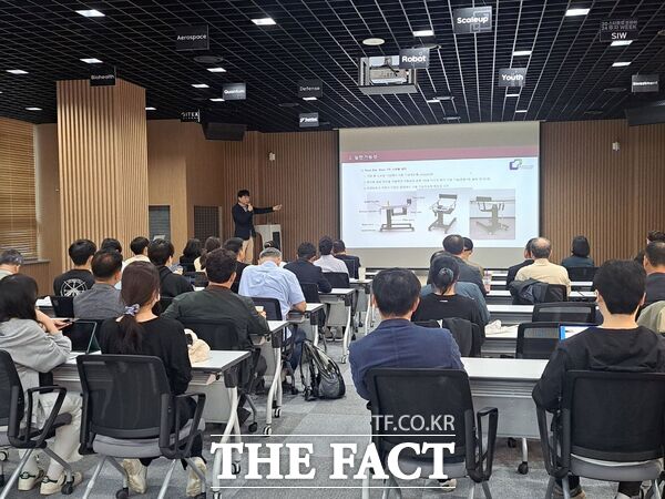 대전창조경제혁신센터가 17일 대전 스타트업 파크 본부 1층 콜라보룸에서 ‘제95회 대전창업포럼x도룡벤처포럼을 개최했다./대전창조경제혁신센터