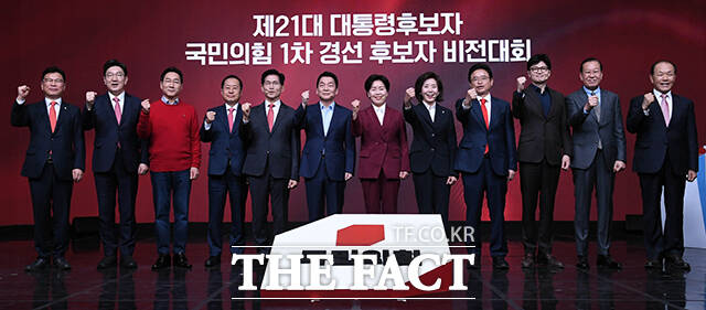 왼쪽부터 이양수 사무총장, 권성동 원내대표, 유정복, 홍준표, 김문수, 안철수, 양향자, 나경원, 이철우, 한동훈 후보, 권영세 비대위원장, 황우여 선거관리위원장.