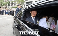  헌재 떠나는 문형배 헌법재판소장 권한대행 [포토]