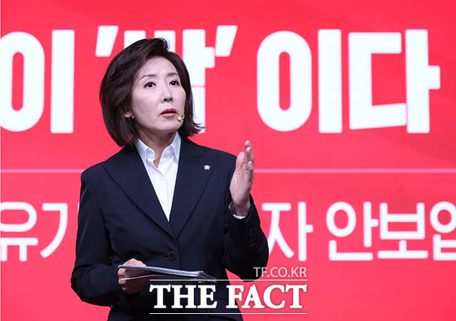 나경원 국민의힘 경선 후보가 18일 오후 서울 강서구 ASSA아트홀에서 열린 국민의힘 제21대 대통령후보자 1차 경선 비전대회에서 비전을 발표하고 있다. /국회사진취재단