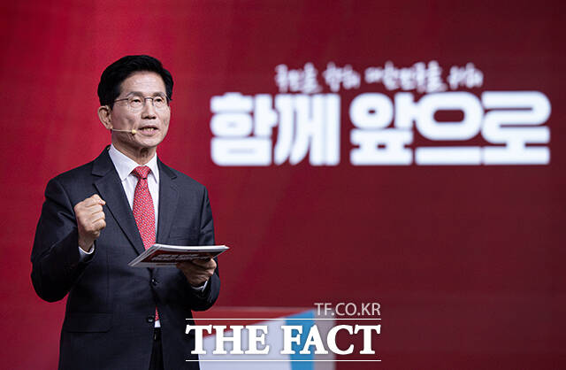 김문수 국민의힘 경선 후보가 18일 오후 서울 강서구 ASSA아트홀에서 열린 국민의힘 제21대 대통령후보자 1차 경선 비전대회에서 비전을 발표하고 있다. /국회사진취재단