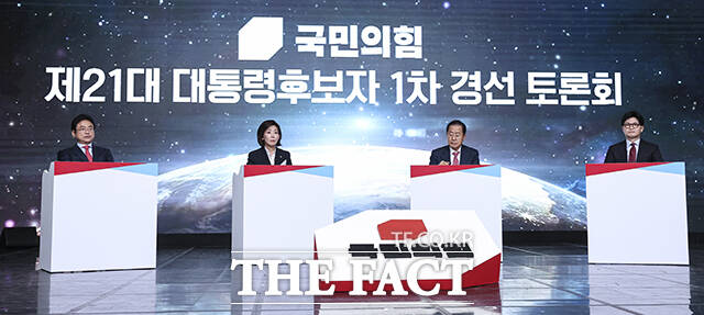 토론회 준비하는 이철우, 나경원, 홍준표, 한동훈 제21대 대통령 선거 국민의힘 경선 후보(왼쪽부터). /국회사진취재단