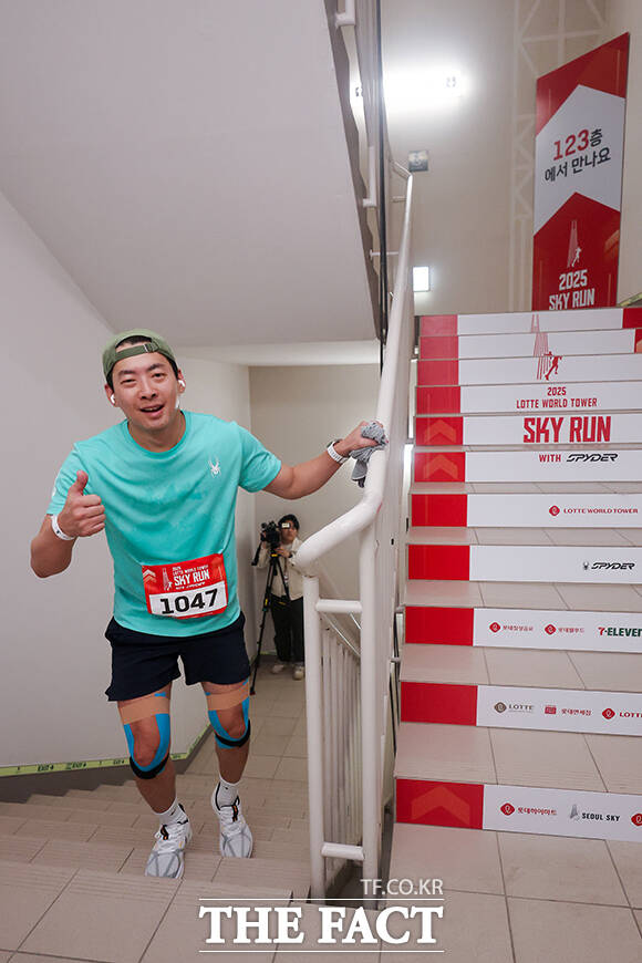 힘들어도 웃음 잃지 않으면서