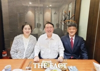  김계리, 尹 만나 찰칵…'윤버지'라 부르며 함께 식사