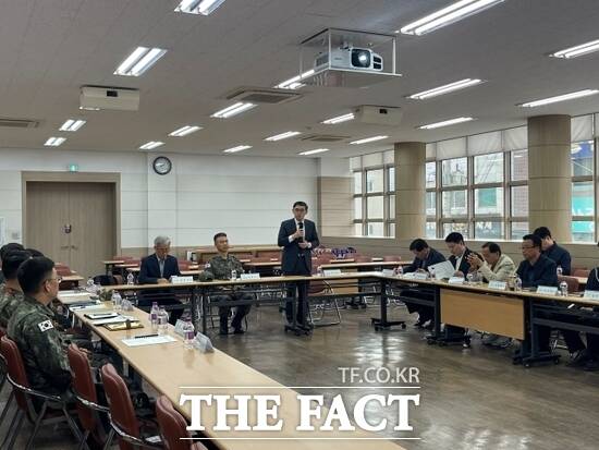 양주시가 최근 민·관·군 협력 모델로 주목받고 있는 양주시 민·관·군 상생발전협의회 정기회의를 열고 민·관·군이 공동으로 추진 중인 21개 공통 과제의 진행 현황을 집중 점검하고 있다./양주시