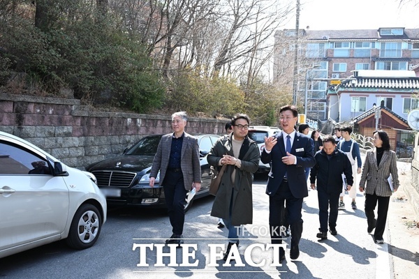 김제선 대전 중구청장이 로컬브랜딩 공모사업 현지실사에 나선 모습./대전 중구