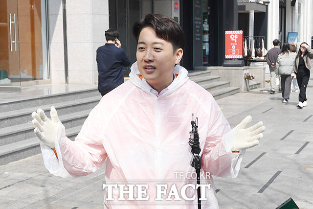 이준석 개혁신당 대선 후보가 거리로 나섰다. 출근길·퇴근길 인사를 통해 유권자와 직접 소통하는 현장 밀착형 유세를 펼치며 기존 대선주자들과 차별화된 전략을 구사하고 있다. /장윤석 기자