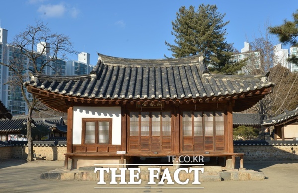 대전 대덕문화원은 동춘당 송준길 선생을 기리는 제28회 동춘당 문화제를 5월 10일 대전 대덕구 동춘당 역사공원 일원에서 개최한다고 22일 밝혔다. 사진은 보물 제209호 동춘당 전경./대덕구