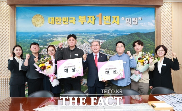 의령군이 제1회 경남도 공간정보 드론 챔피언십 대회에서 드론측량 종목과 지적측량 종목에서 동시에 대상을 받았다./의령군