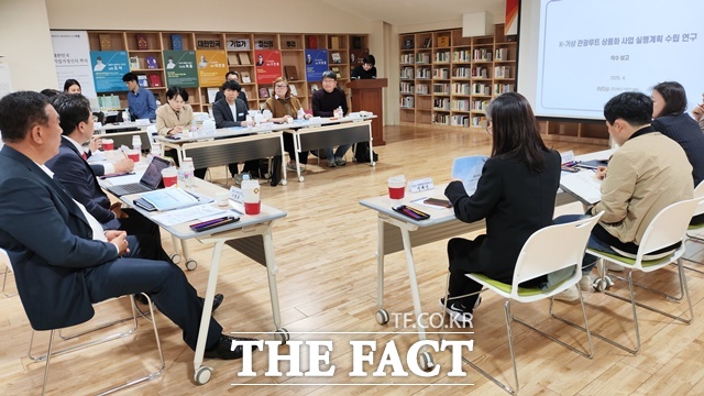 22일 진주 K-기업가정신센터에서 K-거상 관광 루트 상품화 사업 실행계획 수립 용역 착수보고회가 열리고 있다. /진주시