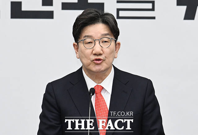 권성동 국민의힘 원내대표가 22일 국회에서 열린 원내대책회의에서 더불어민주당을 향해 간첩법 개정에 협초할 것을 촉구했다. /박헌우 기자