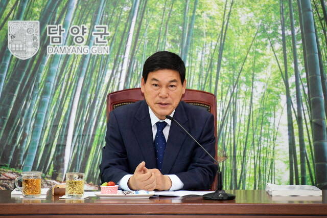 정철원 담양군수가 민선 8기 새로운 방향성을 공표하고 있다 /담양군