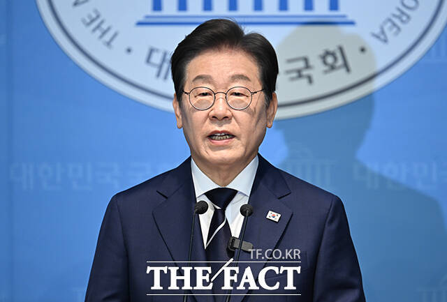 이재명 더불어민주당 대선 경선 후보는 22일 아플 때 국민 누구도 걱정 없는 나라, 제대로 치료받을 수 있는 사회를 만들겠다며 공공의료 강화에 나서겠다고 밝혔다. /박헌우 기자