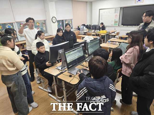 당진시 지난해 학교로 찾아가는 드론 교육 장면. /당진시