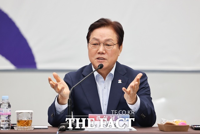 박완수 경남도지사는 23일 창원컨벤션센터에서 열린 경남경제라운드테이블에서 인사말을 하고 있다. /경남도
