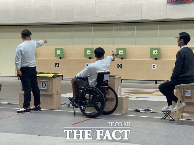 세종시 연고 협약을 맺은 BDH파라스 장애인사격실업팀이 최근 2025년 연맹회장기 전국장애인사격대회에서 경기를 하고 있다. /세종시