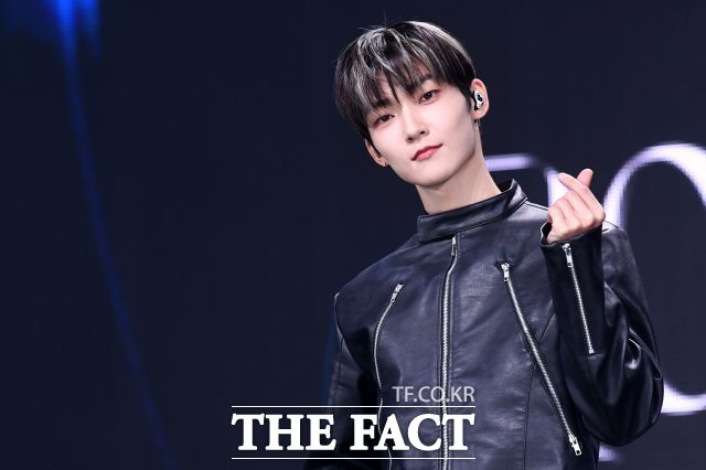 더보이즈 케빈이 키움 히어로즈 시타 후 기아 타이거즈를 응원한 행동에 관해 부주의한 행동을 했고 그로 인해 기분이 상하신 분들께 정말 죄송하다고 전했다. /더팩트 DB