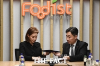  협약서 서명하는 김성령 의장·박선호 부사장 [포토]