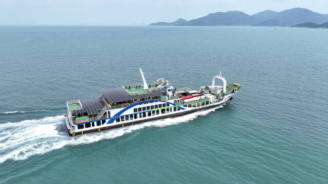 섬을 잇는 교통수단 여객선 모습 /완도군
