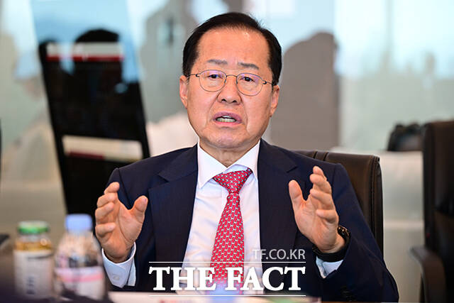 더불어민주당이 여론조사 비용 대납 의혹으로 홍준표 국민의힘 대선 경선 후보를 경찰에 고발했다. /남윤호 기자