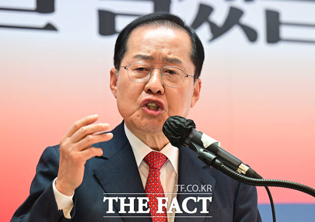 홍준표 국민의힘 대선 경선 후보가 24일 오전 서울 여의도 대선 캠프에서 긴급 기자회견을 열어 모든 정치 세력을 끌어안겠다고 밝혔다. /이새롬 기자