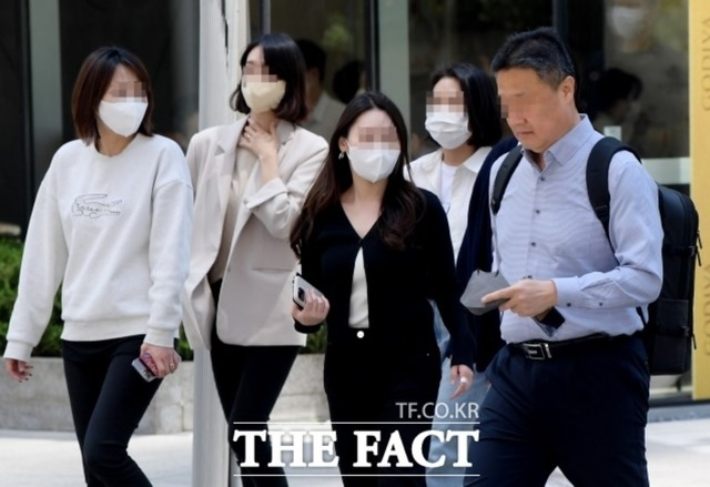 우리나라 임금 근로자 5명 중 1명은 월 200만원 이하의 임금을 받고 있는 것으로 조사됐다. /더팩트 DB