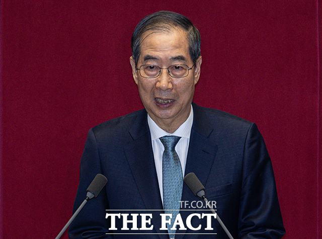 한덕수 대통령 권한대행 국무총리는 24일 국회 본회의에서 추가경정예산(추경)안 시정연설을 통해 위기 대응에는 정책의 내용만큼이나 이를 추진하는 타이밍 또한 너무도 중요하다며 국회의 협조를 촉구했다. /박헌우 기자