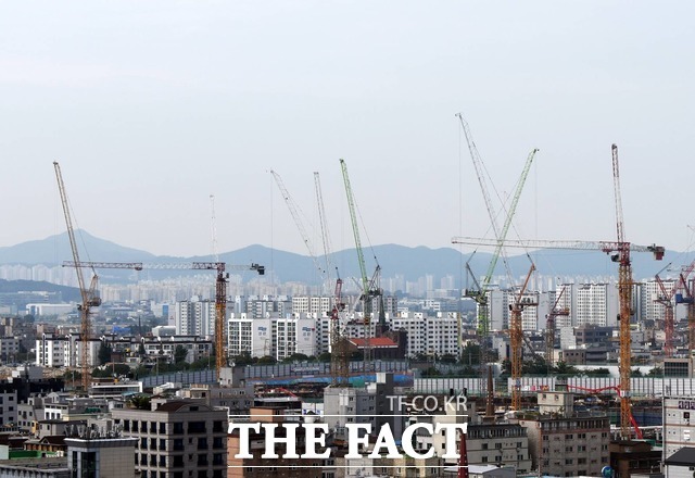 기업들의 경기에 대한 인식이 두 달 연속 개선됐으나, 여전히 장기 평균에는 미달했다. /더팩트 DB