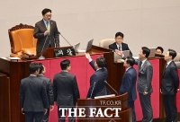 우원식 의장 발언에 항의하는 권성동 원내대표 [TF사진관]