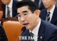  내란 혐의 김용현 측, '윤 파면 결정문' 증거 채택에 