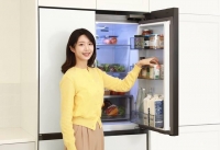 삼성전자, '푸드 쇼케이스' 적용한 키친핏 맥스 냉장고 최초 출시