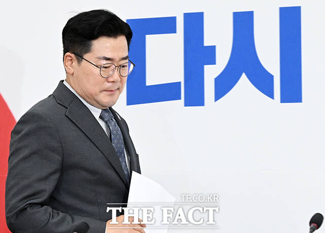 더불어민주당이 정부의 재의요구권 행사로 폐기됐던 내란 특검법과 김건희 특검법을 25일 재발의한다. 사진은 박찬대 당대표 직무대행 겸 원내대표. /배정한 기자