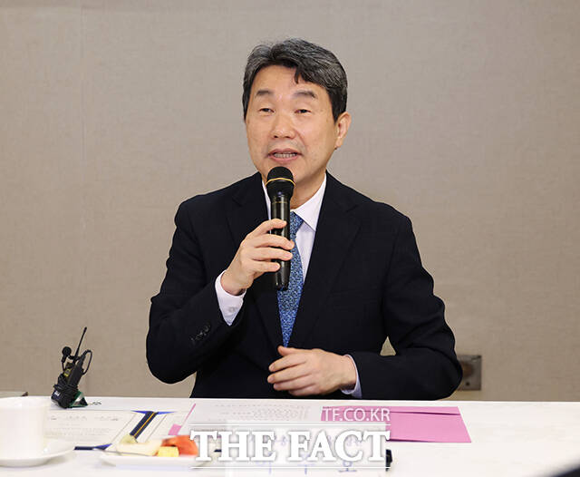 교육부에 따르면 내년도 의대 0명 증원 결정 이후에도 수업 복귀율은 20%대에 불과하다. 사진은 이주호 사회부총리 겸 교육부 장관. / 교육부 제공