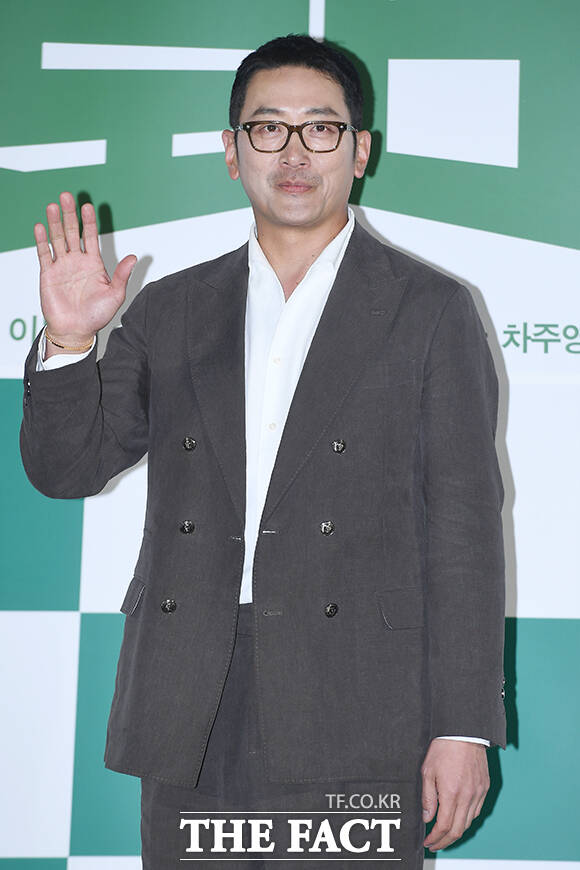 배우 겸 감독 하정우의 로비가 누적 관객 수 25만 명(25일 기준)에 그치며 사실상 흥행에 실패했다. /장윤석 기자