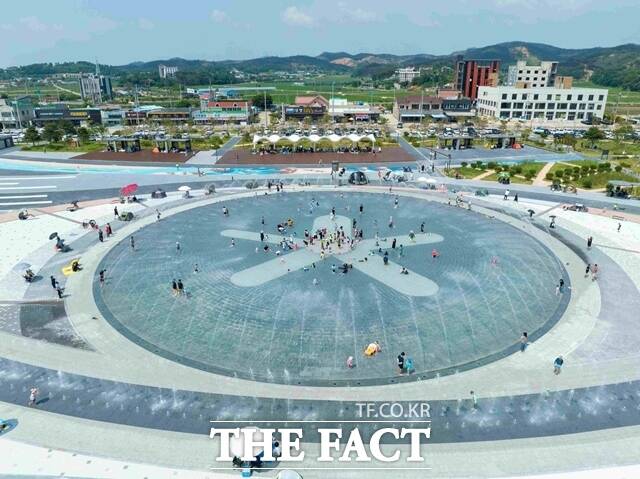 홍성군 남당항 음악분수. /홍성군