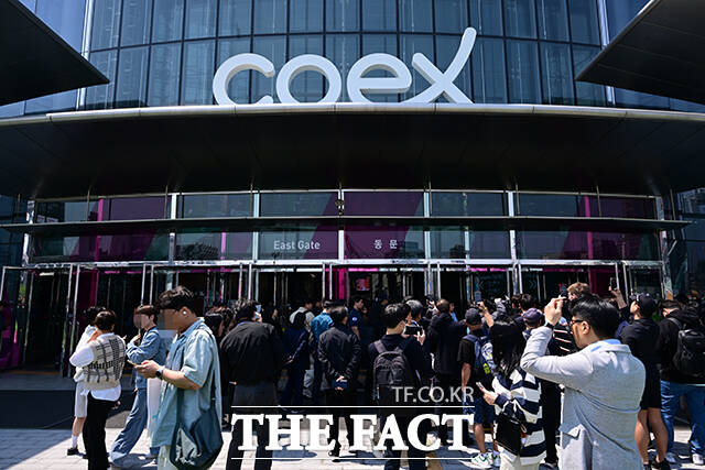 소방당국은 코엑스 내부 식당에서 화재가 발생했다고 밝혔다. 초진은 11시 42분경 완료된 것으로 알려졌다.