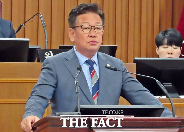 서승필 논산시의회 의원이 25일 논산시의회 제263회 임시회 제1차 본회의에서 자유 5분 자유발언을 하고 있다. /김형중 기자