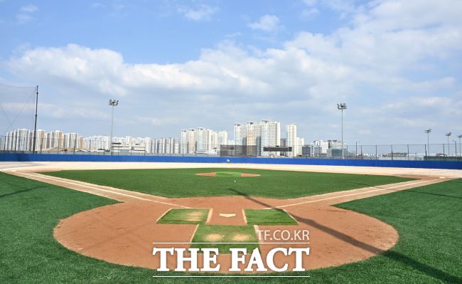 서울대 시흥캠퍼스 내 야구장 전경 /시흥시
