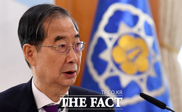한덕수 대통령 권한대행 국무총리가 이르면 이달 말 사임한 뒤 대선 출마를 선언할 수도 있다는 관측이 나온다. 국민의힘 2차 경선 중인 김문수·안철수·한동훈·홍준표 후보는 모두 권 대행과 단일화 가능성을 열어뒀다. /임영무 기자
